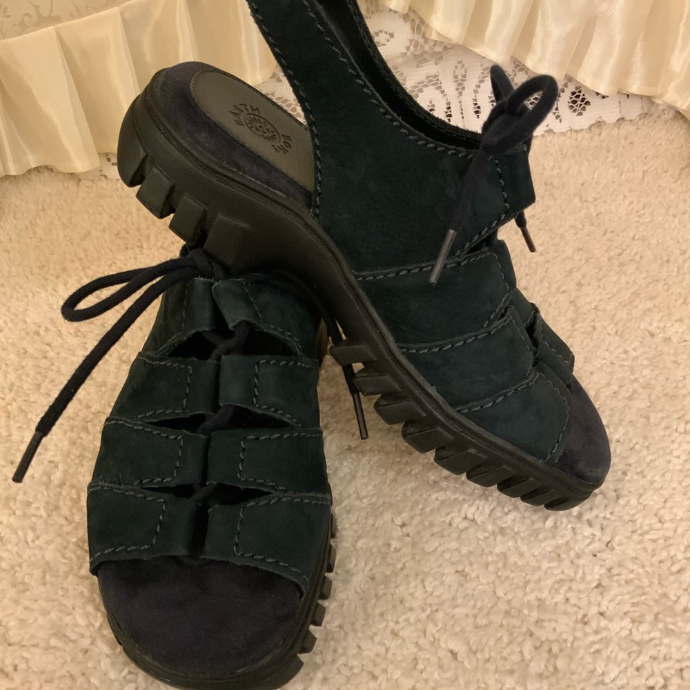 EARTH SHOE ELM 2 YOUTHS /WOMENS SUEDE SANDALS